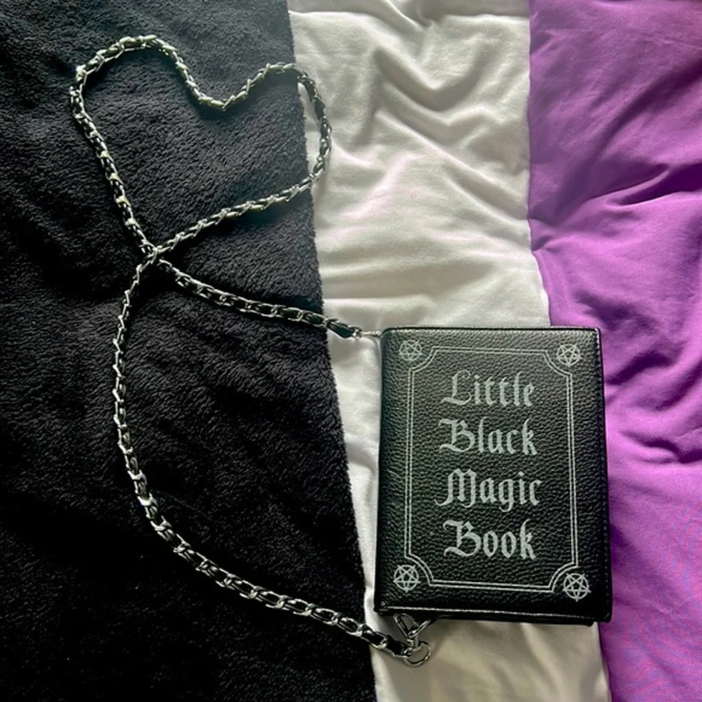 Witches spell book 📚 purse